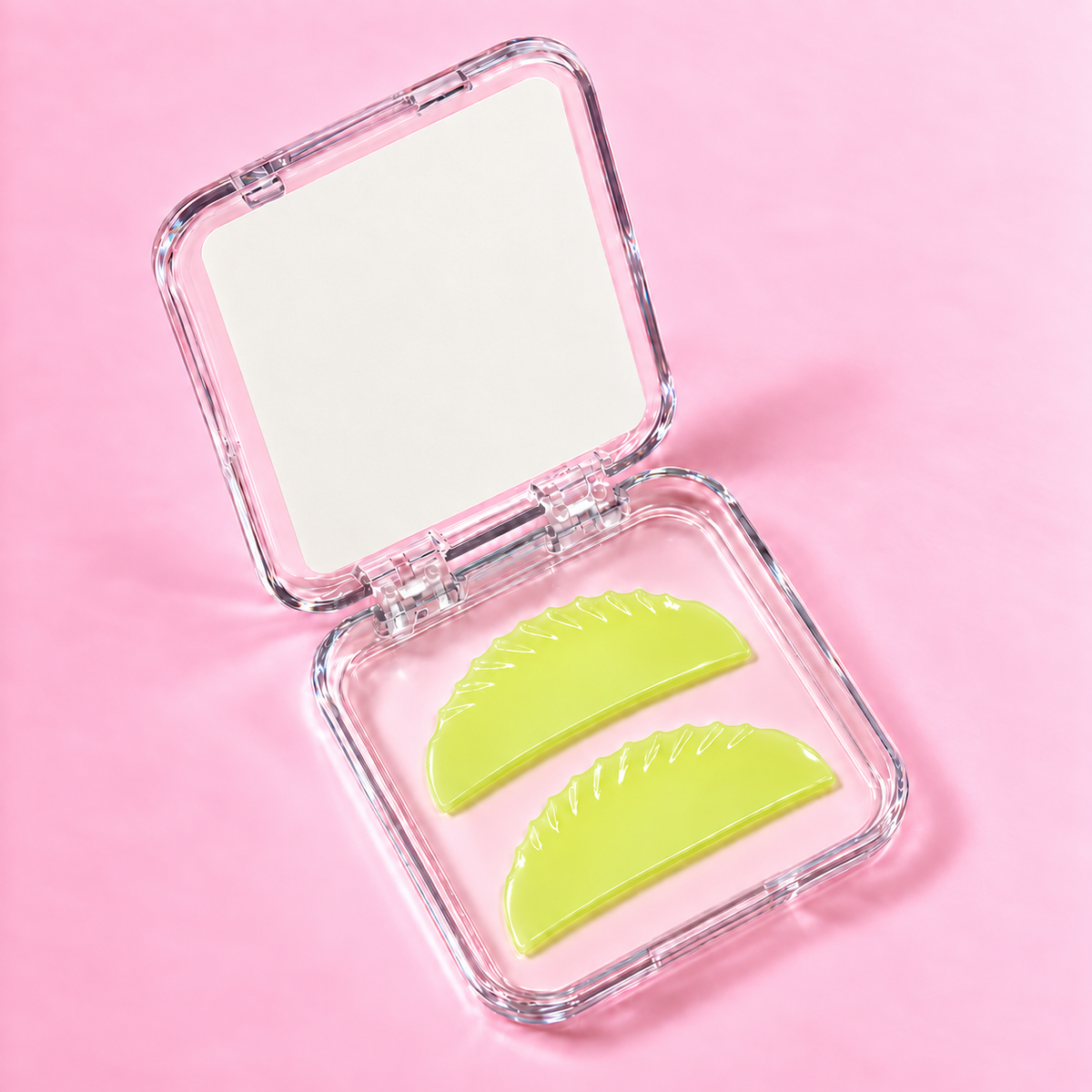 SkinFix Soft Korean Lash Lift Pads in Lime – geöffnetes Case mit Flat Shield Paar für Korean Lash Lift